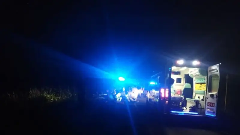 L'ambulanza sul posto dell'incidente - Foto Eco di Bergamo
