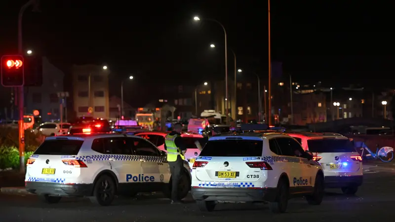 Forze dell'ordine sul luogo dell'attentato a Bondi Beach