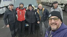 I volontari di DomaniZavtra durante l'ultima consegna - © www.giornaledibrescia.it