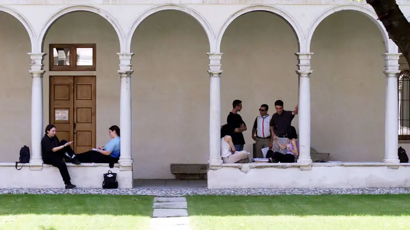 Nei chiostri dell'Università - © www.giornaledibrescia.it