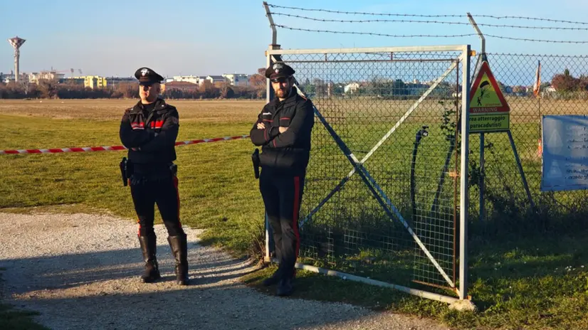 I carabinieri a Fano - Foto Ansa © www.giornaledibrescia.it