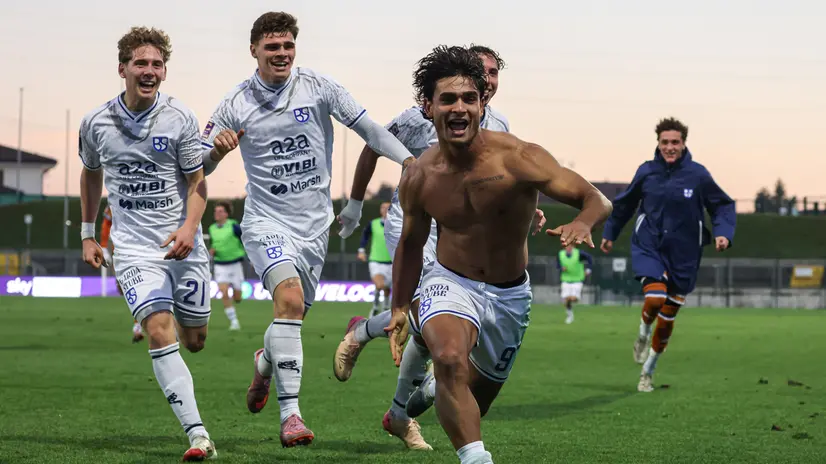 L'esultanza di Cazzadori - Foto New Reporter Nicoli © www.giornaledibrescia.it