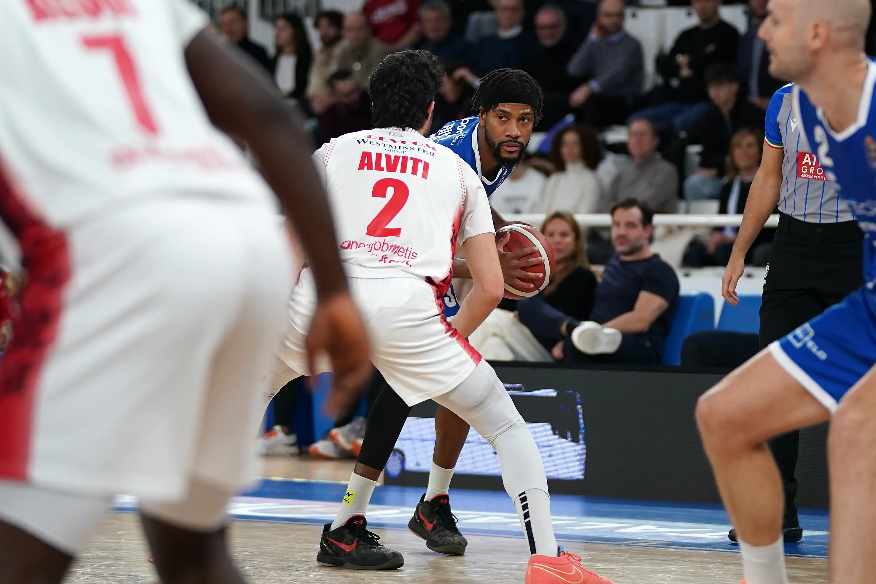 Basket, gli scatti di Germani-Varese