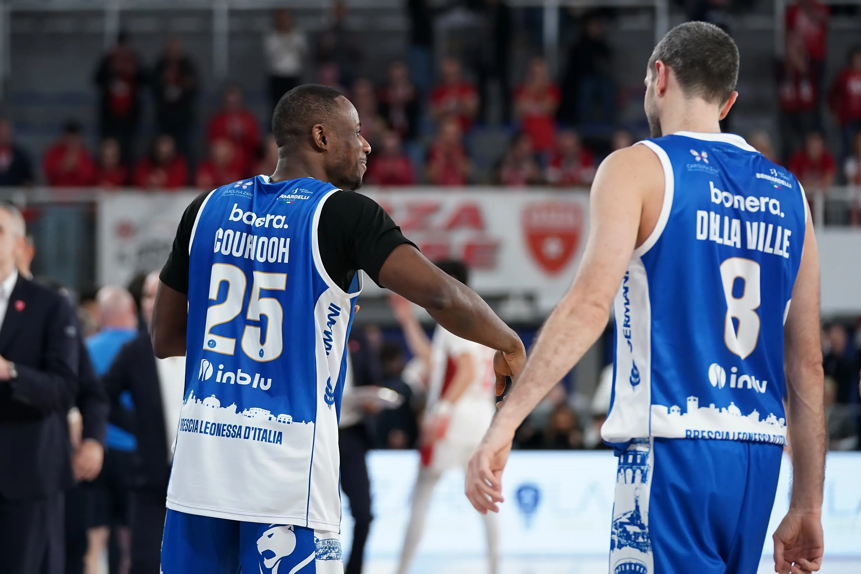 Basket, gli scatti di Germani-Varese