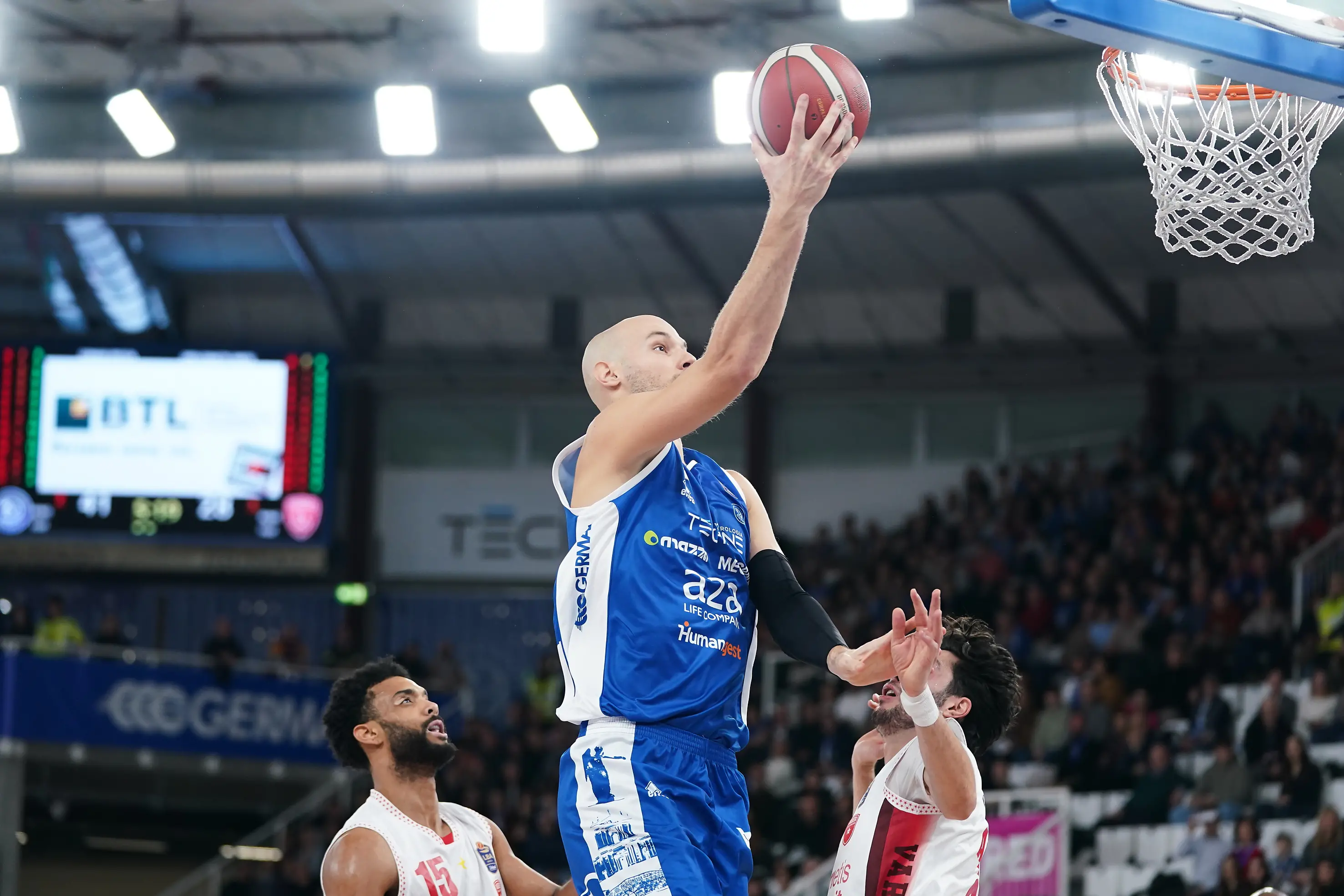 Basket, gli scatti di Germani-Varese