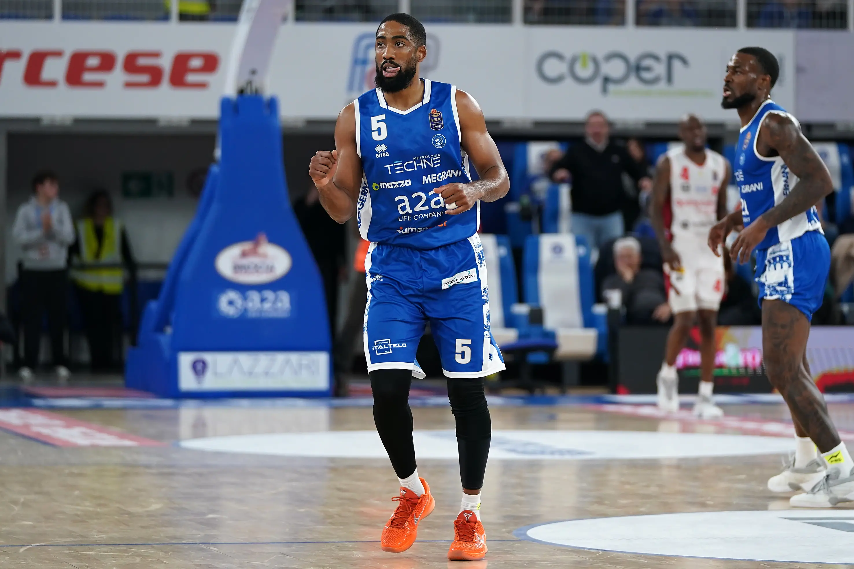 Basket, gli scatti di Germani-Varese