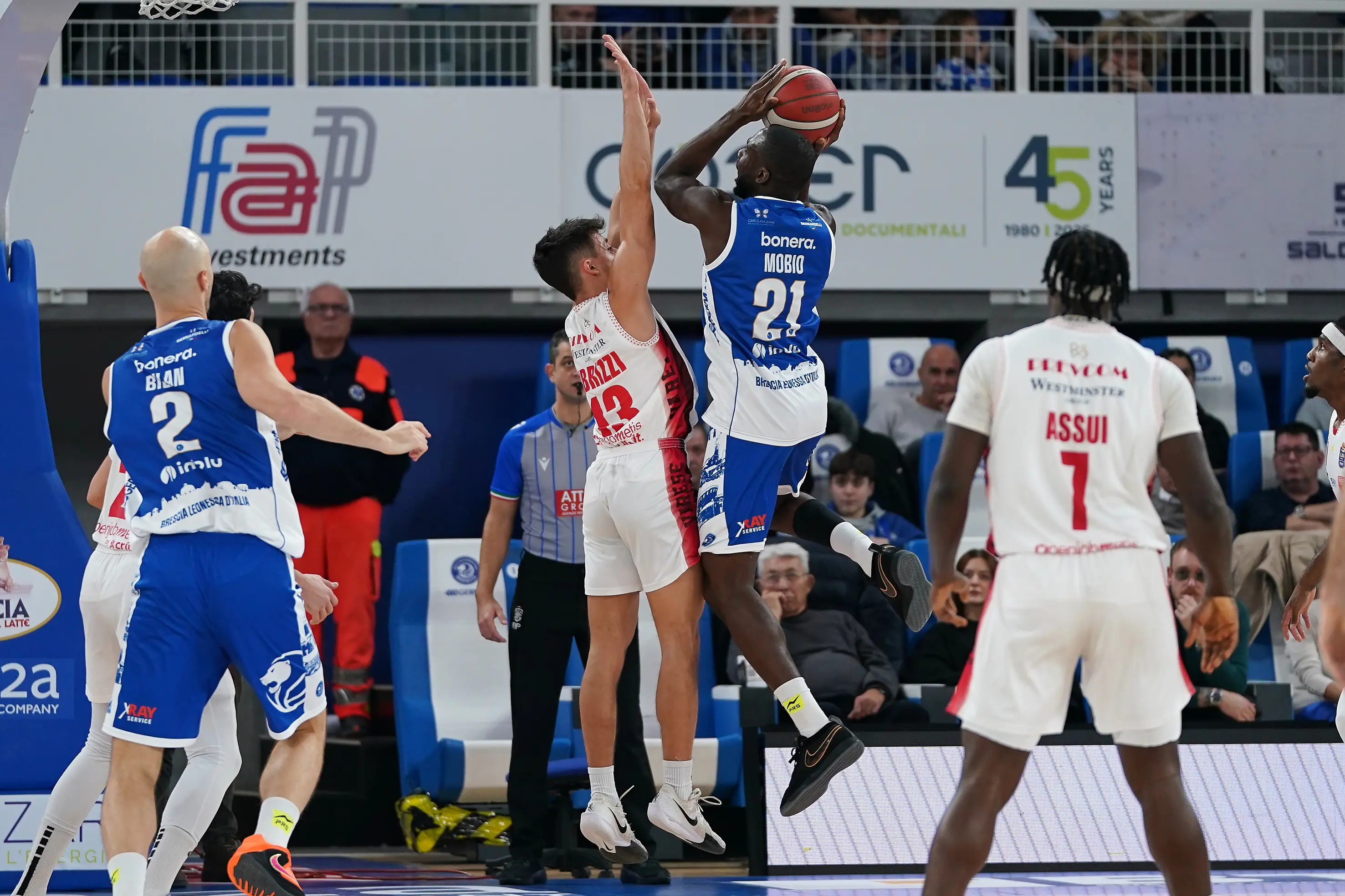 Basket, gli scatti di Germani-Varese