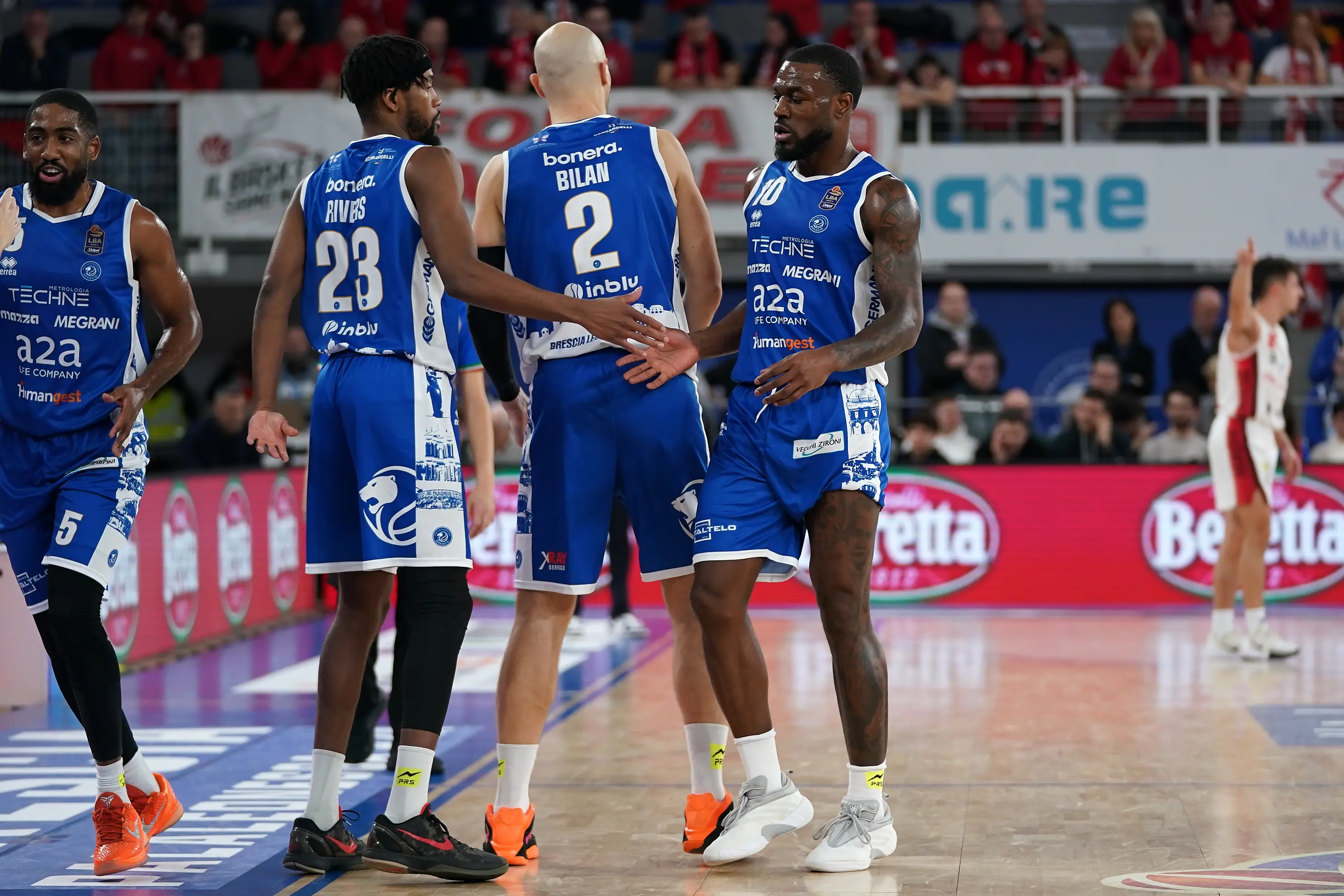 Basket, gli scatti di Germani-Varese
