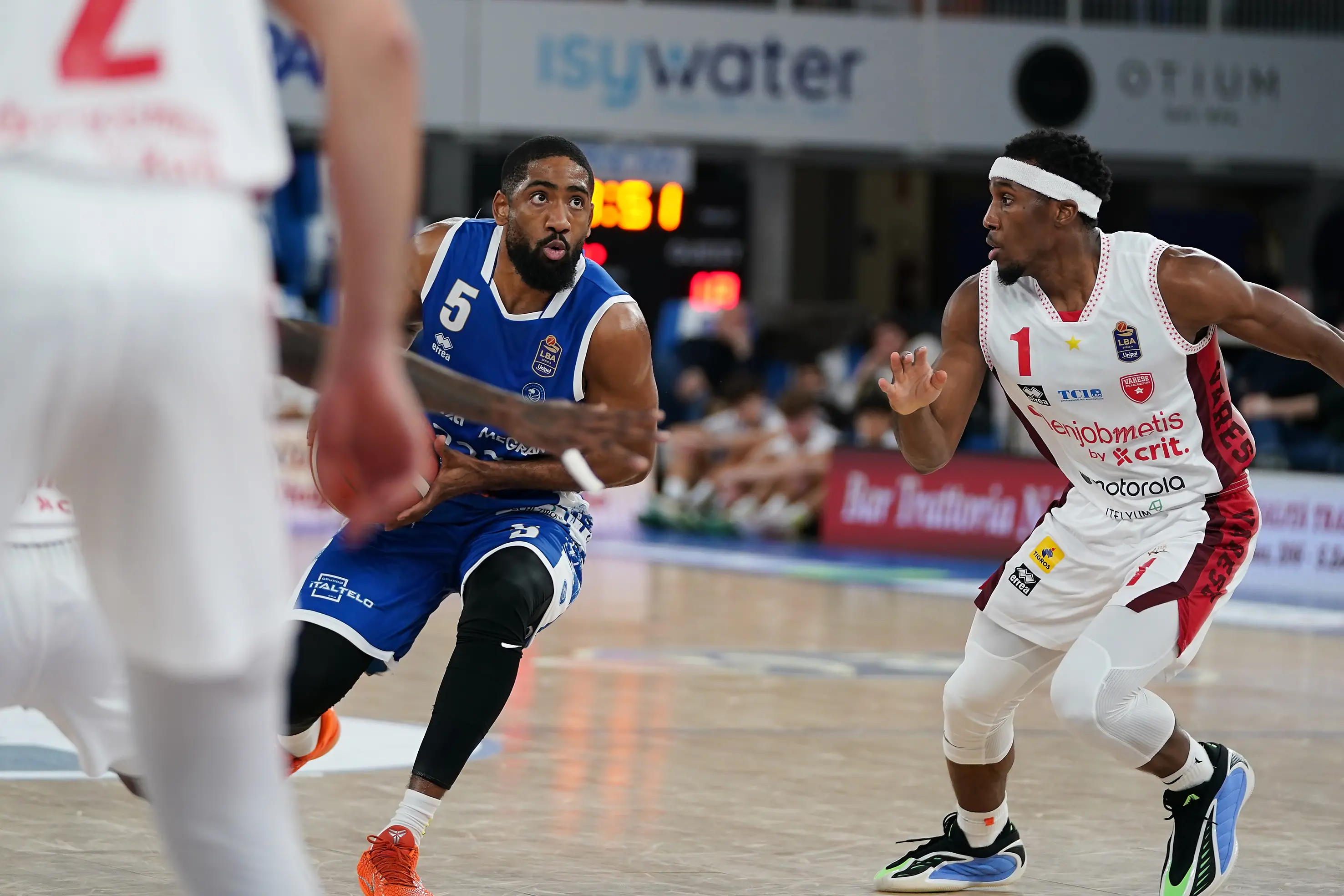 Basket, gli scatti di Germani-Varese