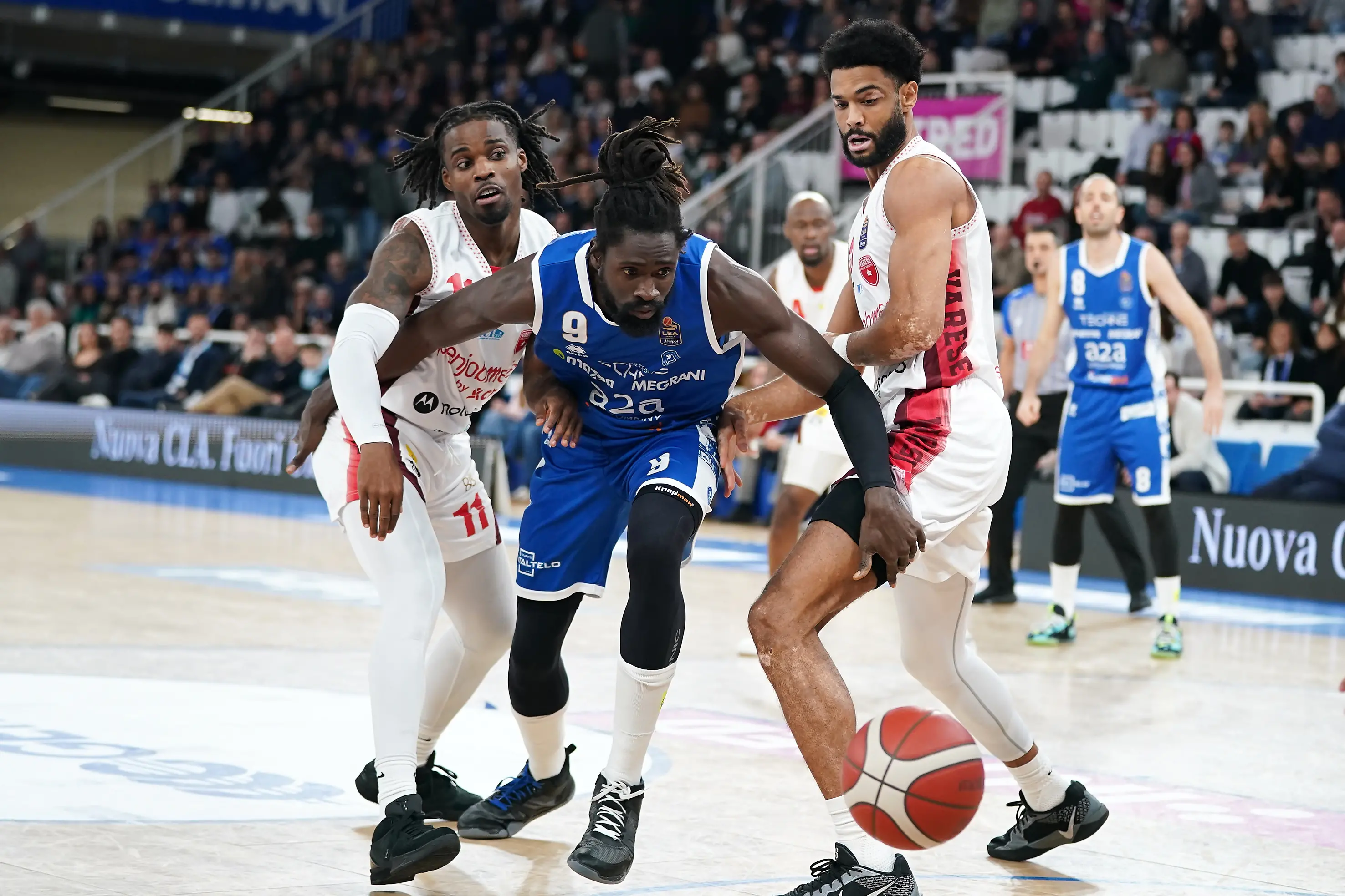Basket, gli scatti di Germani-Varese