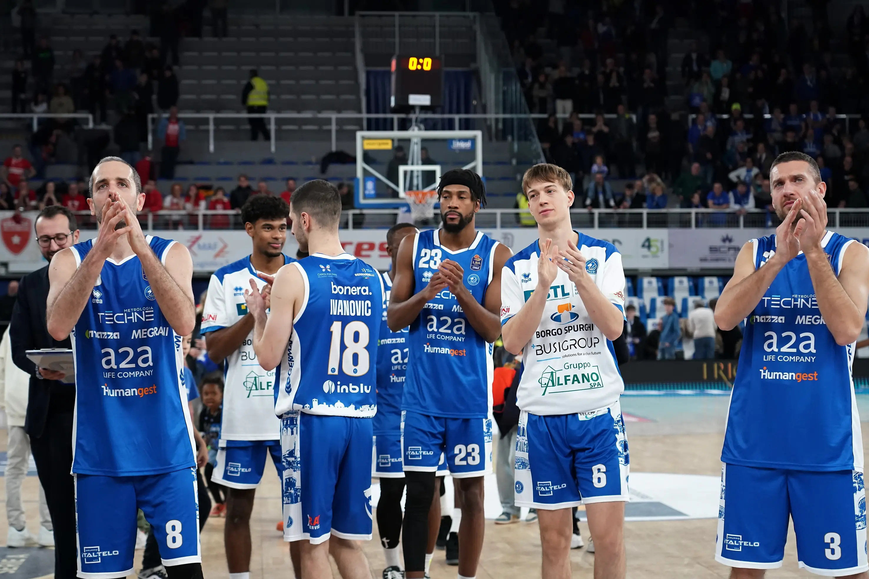 Basket, gli scatti di Germani-Varese