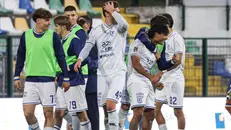 I giocatori esultano a fine partita - Foto New Reporter Nicoli © www.giornaledibrescia.it