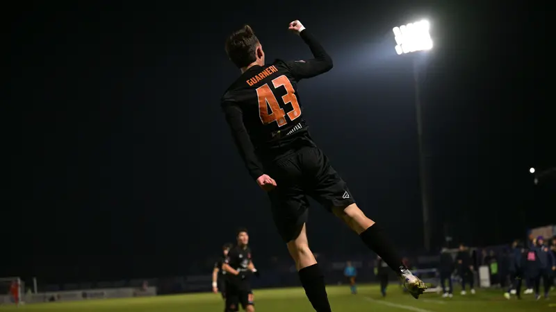 L'esultanza di Guarneri - Foto New Reporter Biasi © www.giornaledibrescia.it