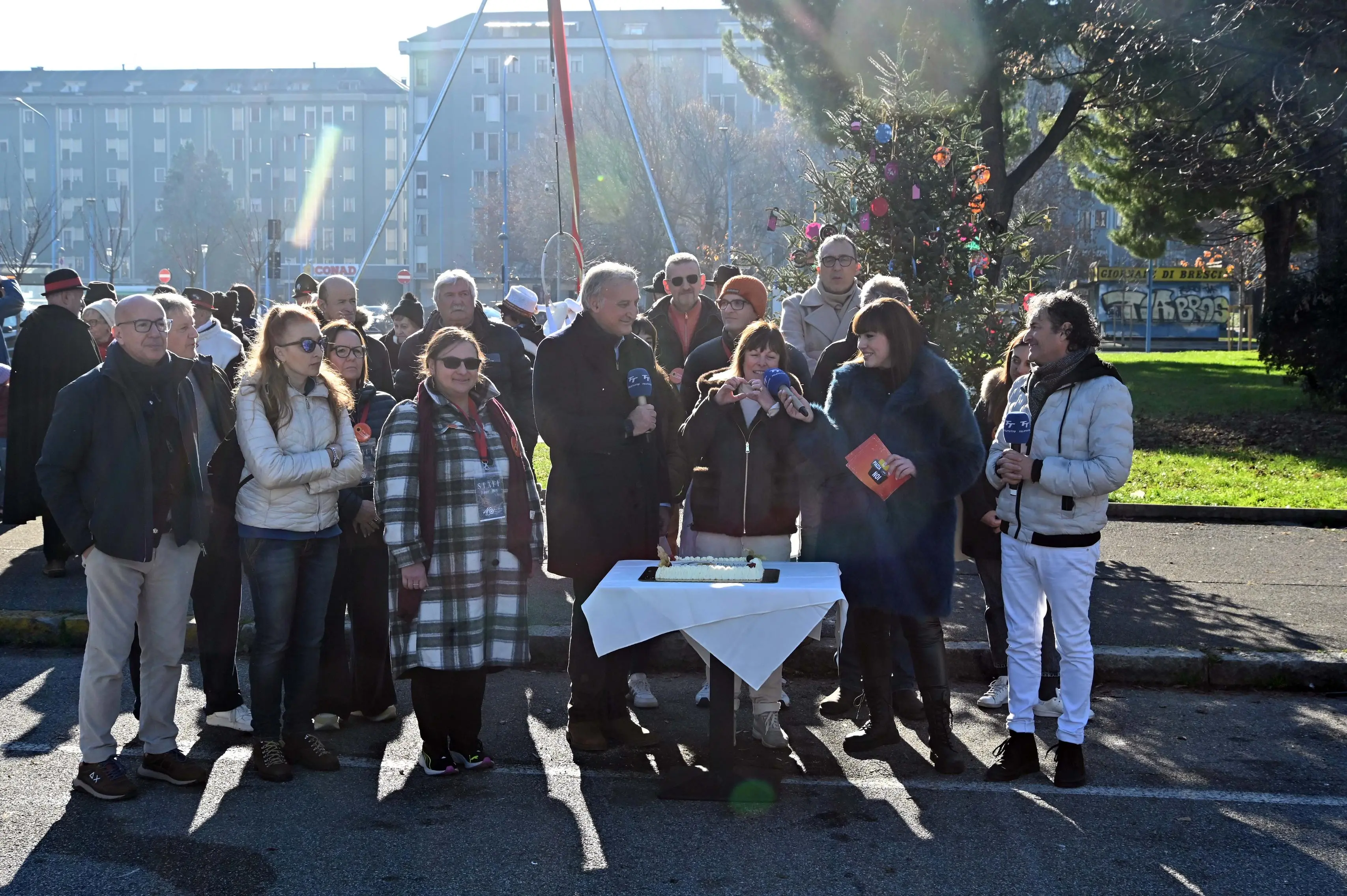 CRONACA BRESCIA MOMPIANO IN PIAZZA CON NOI PER I 40 ANNI DELLA PROLOCO REDAZIONE CRONACA 14-12-2025 GABRIELE STRADA NEW EDEN GROUP
