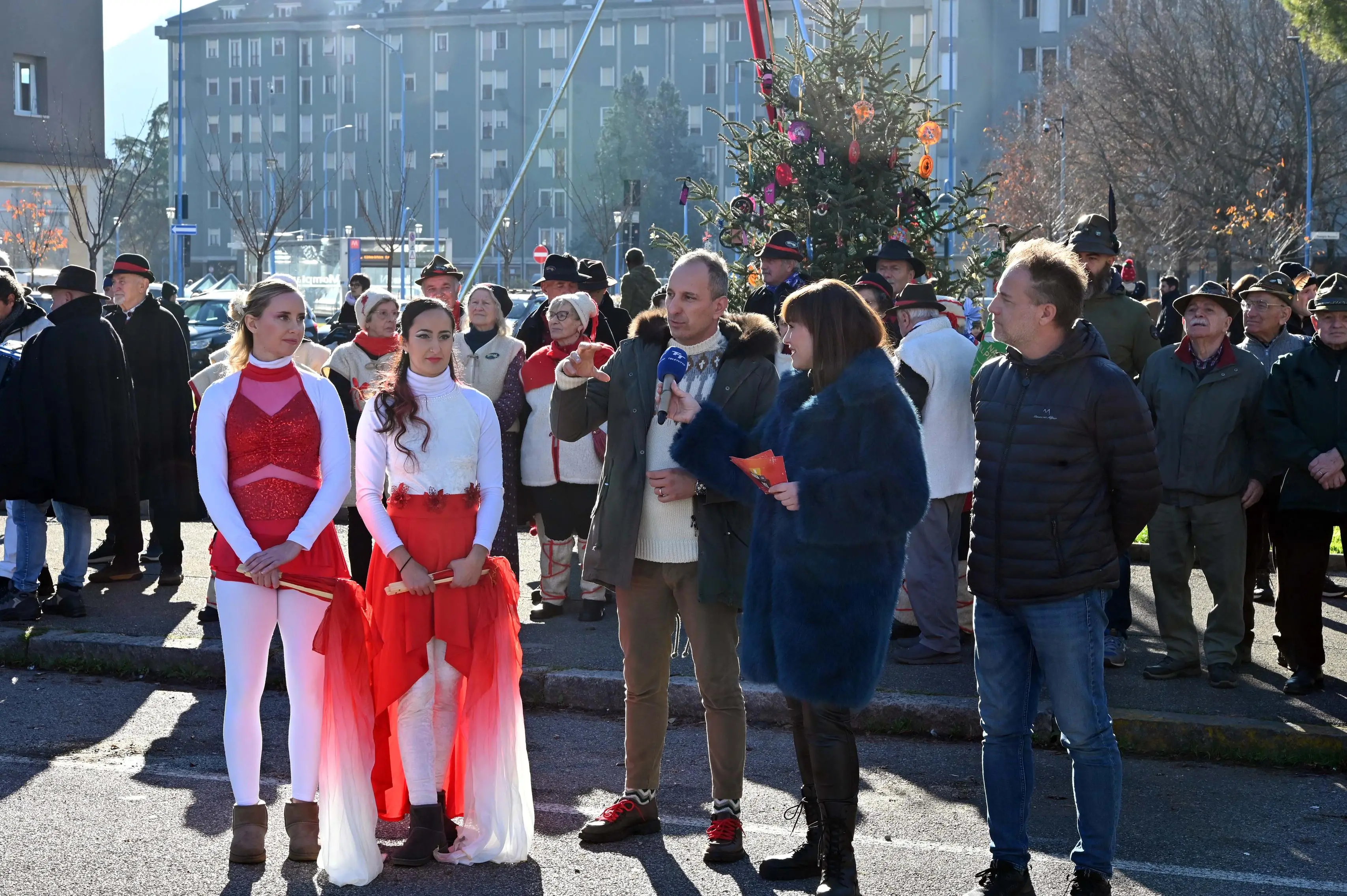 CRONACA BRESCIA MOMPIANO IN PIAZZA CON NOI PER I 40 ANNI DELLA PROLOCO REDAZIONE CRONACA 14-12-2025 GABRIELE STRADA NEW EDEN GROUP