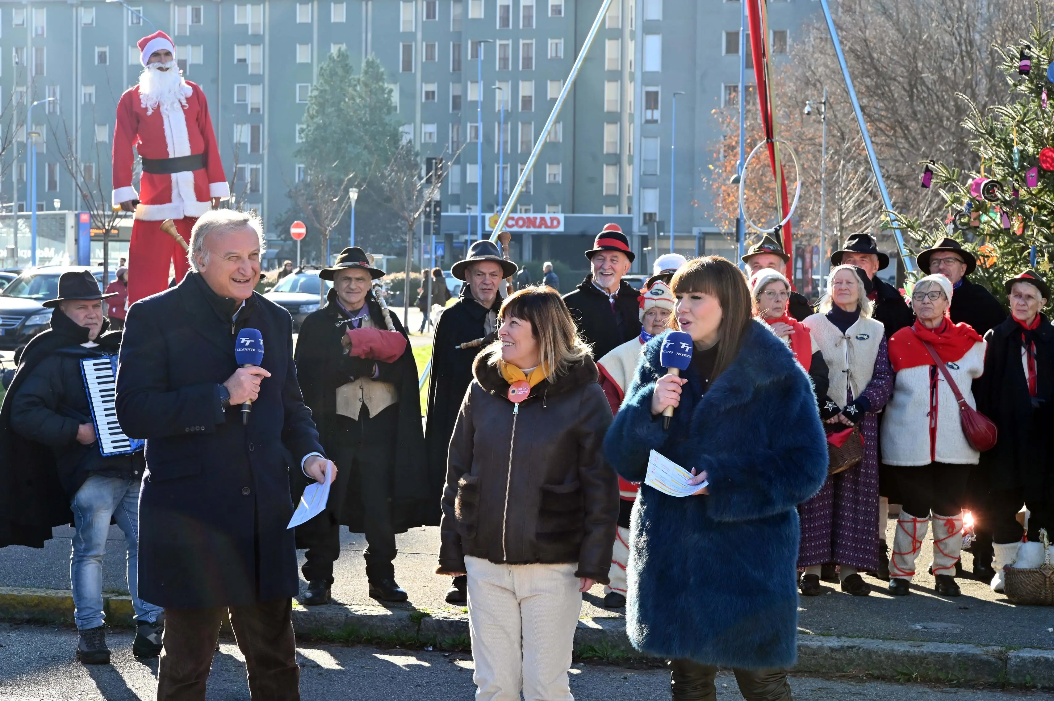 CRONACA BRESCIA MOMPIANO IN PIAZZA CON NOI PER I 40 ANNI DELLA PROLOCO REDAZIONE CRONACA 14-12-2025 GABRIELE STRADA NEW EDEN GROUP