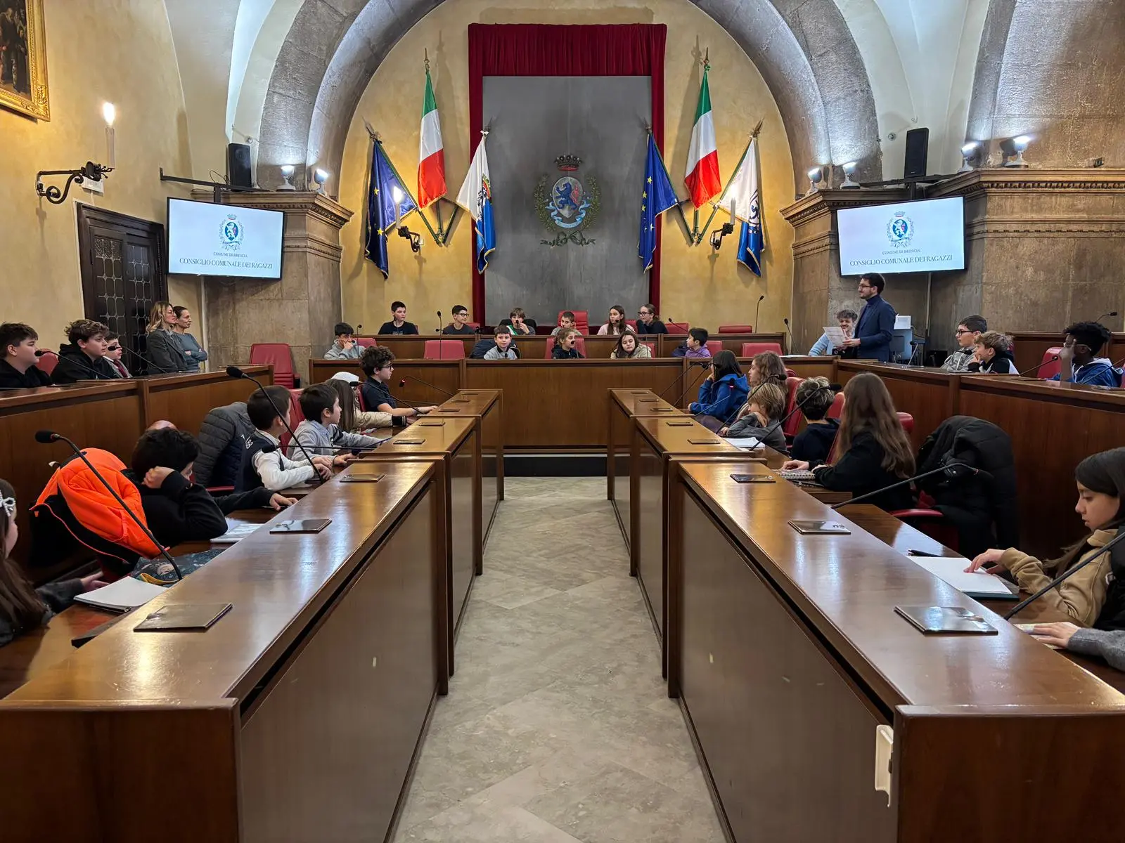 Il Consiglio comunale dei ragazzi in Loggia