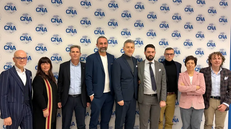 Il presidente di Cna Brescia, Giordano Apostoli, con la sua squadra © www.giornaledibrescia.it