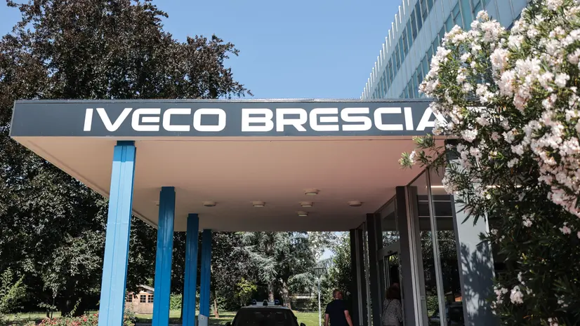 L'ingresso dello stabilimento Iveco di Brescia - © www.giornaledibrescia.it