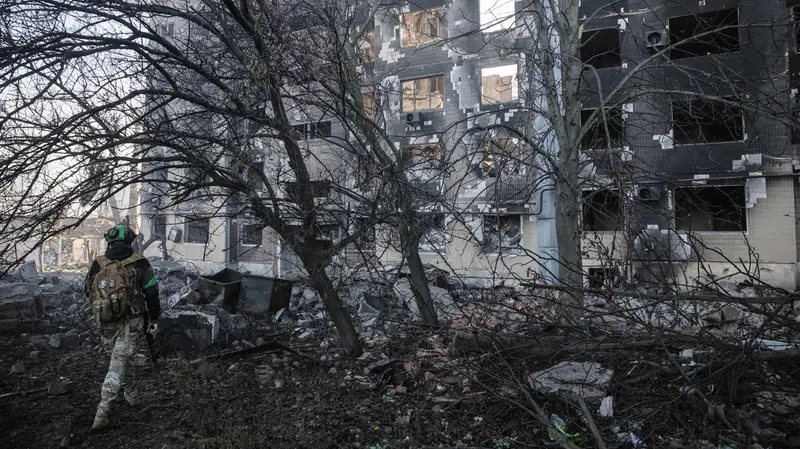 Un edificio distrutto nel Donetsk - Foto Ansa © www.giornaledibrescia.it