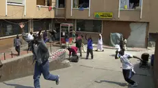 Al Residence Prealpino, l'esultanza nel 2002 dopo il gol del Senegal alla Danimarca - Foto New Eden Group © www.giornaledibrescia.it