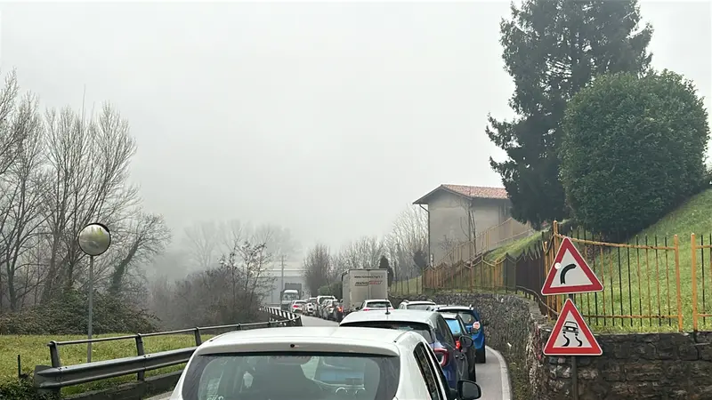 Le code sulla Sp 237 - © www.giornaledibrescia.it