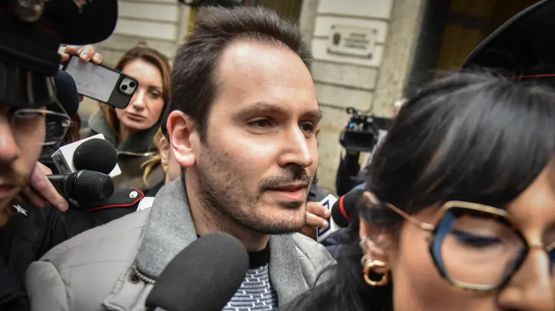 Andrea Sempio con i suoi legali - Foto Ansa/Matteo Corner © www.giornaledibrescia.it