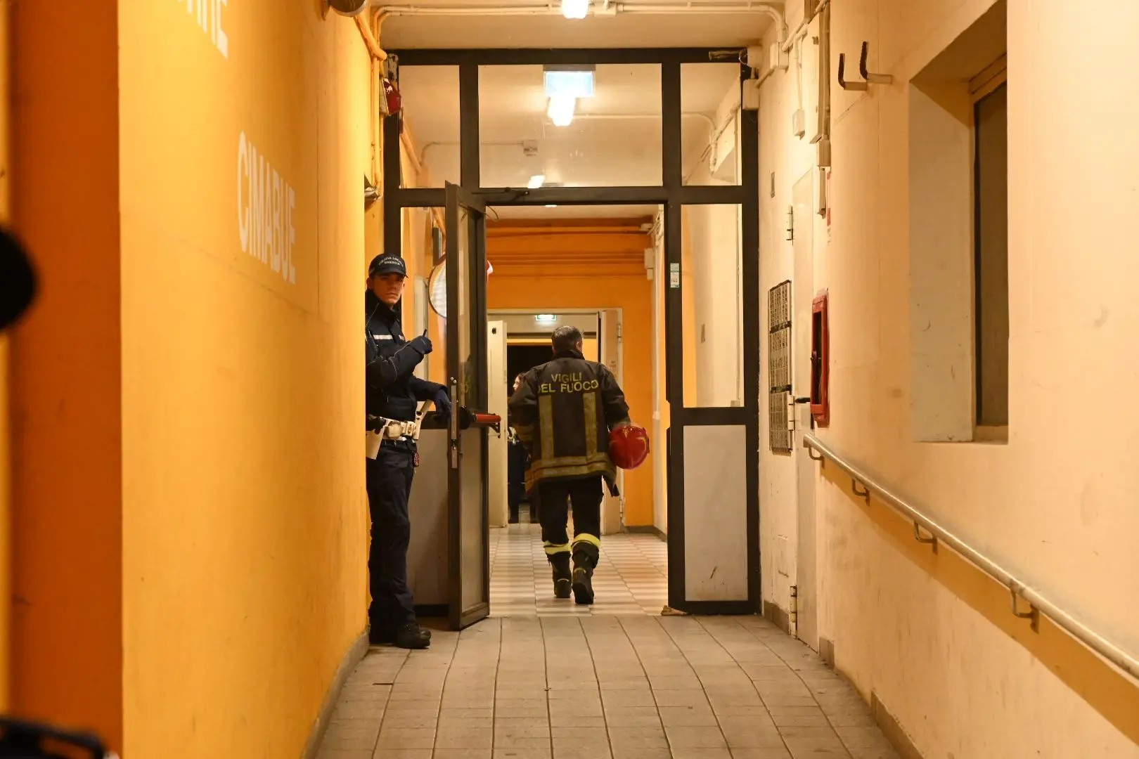 L'intervento per l'incendio alla torre Cimabue