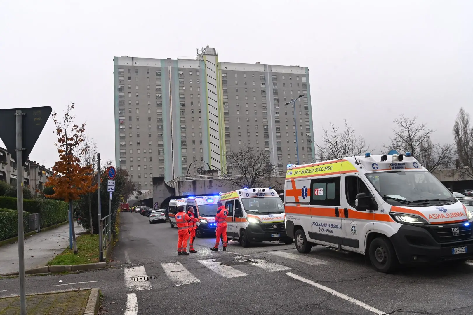 L'intervento per l'incendio alla torre Cimabue
