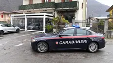 I carabinieri fuori dal locale di Sarezzo - Foto Gabriele Strada/Neg © www.giornaledibrescia.it