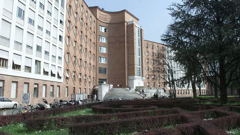 L'ingresso principale dell'ospedale Civile di Brescia