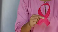 Il fiocco rosso, simbolo della lotta al tumore al seno