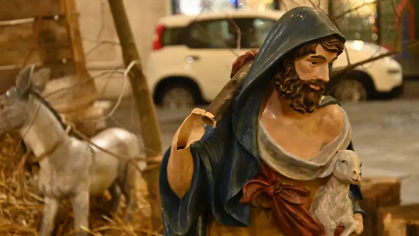 La statua del presepe danneggiata - © www.giornaledibrescia.it