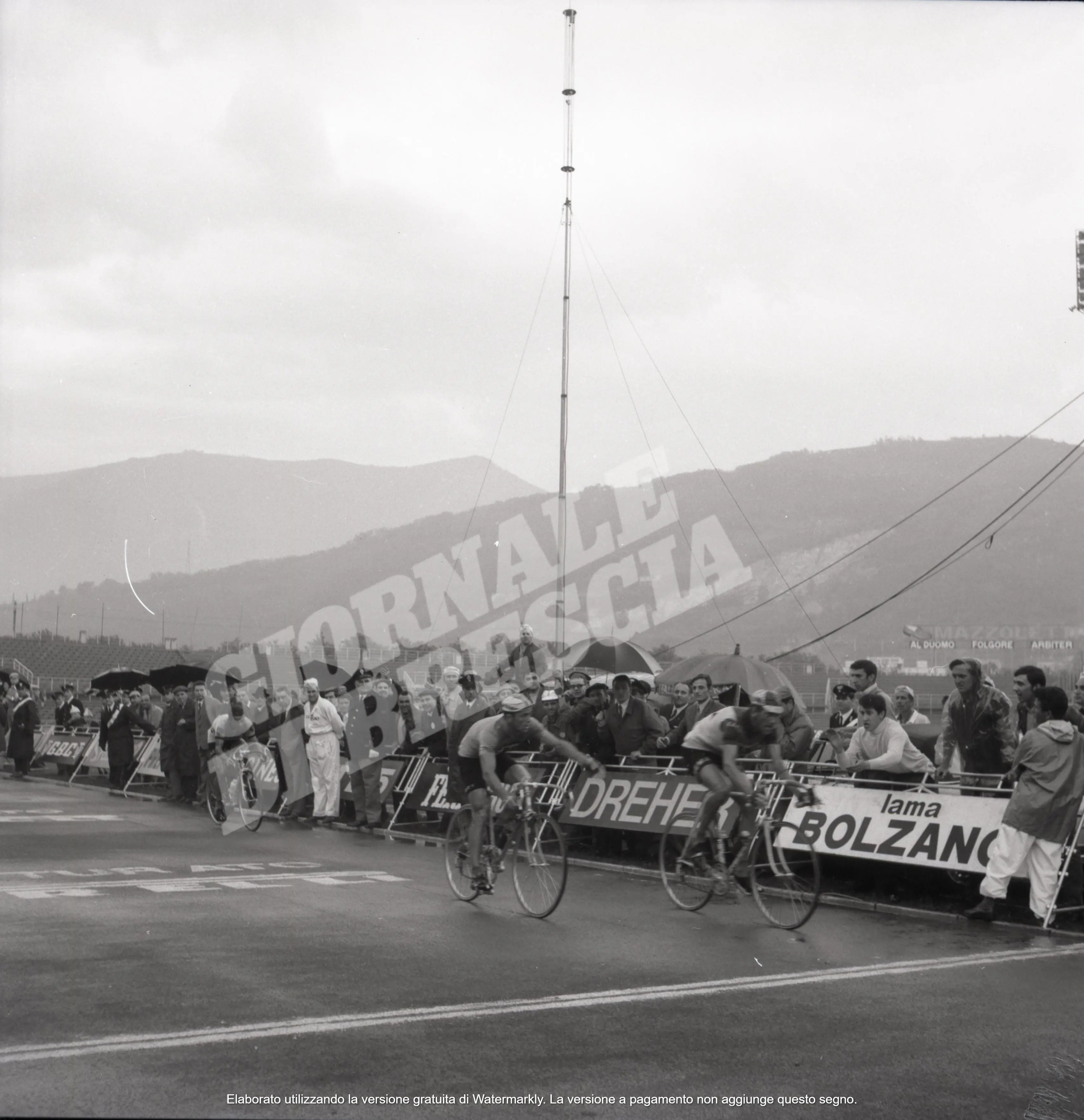 L'arrivo in maglia rosa di Dancelli al Rigamonti durante il giro d'Italia 1968
