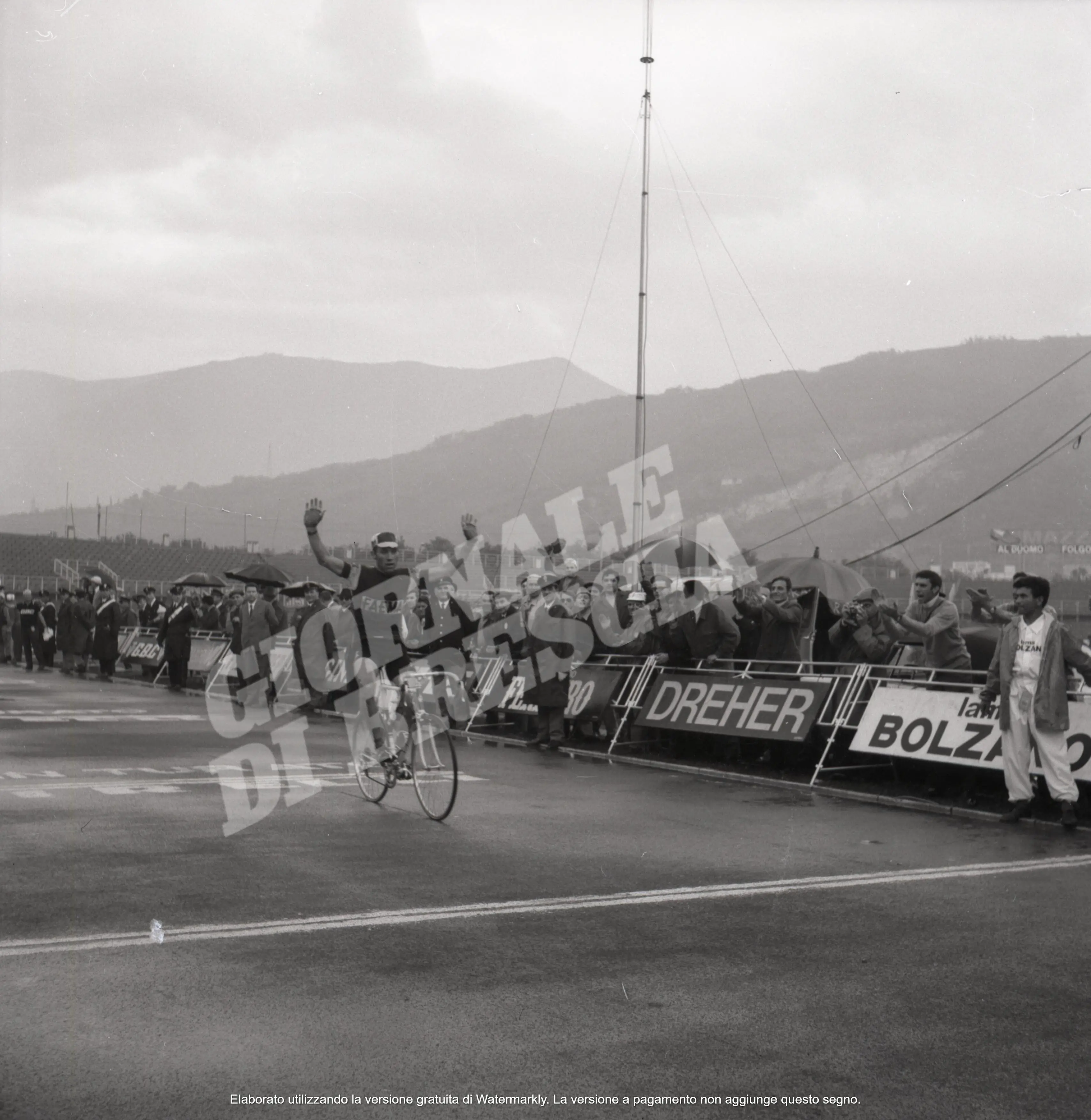 L'arrivo in maglia rosa di Dancelli al Rigamonti durante il giro d'Italia 1968
