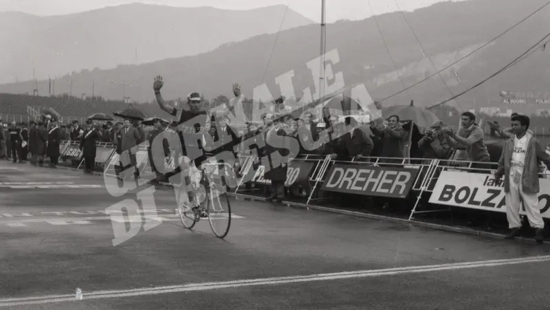 L'arrivo in maglia rosa di Dancelli al Rigamonti durante il giro d'Italia 1968