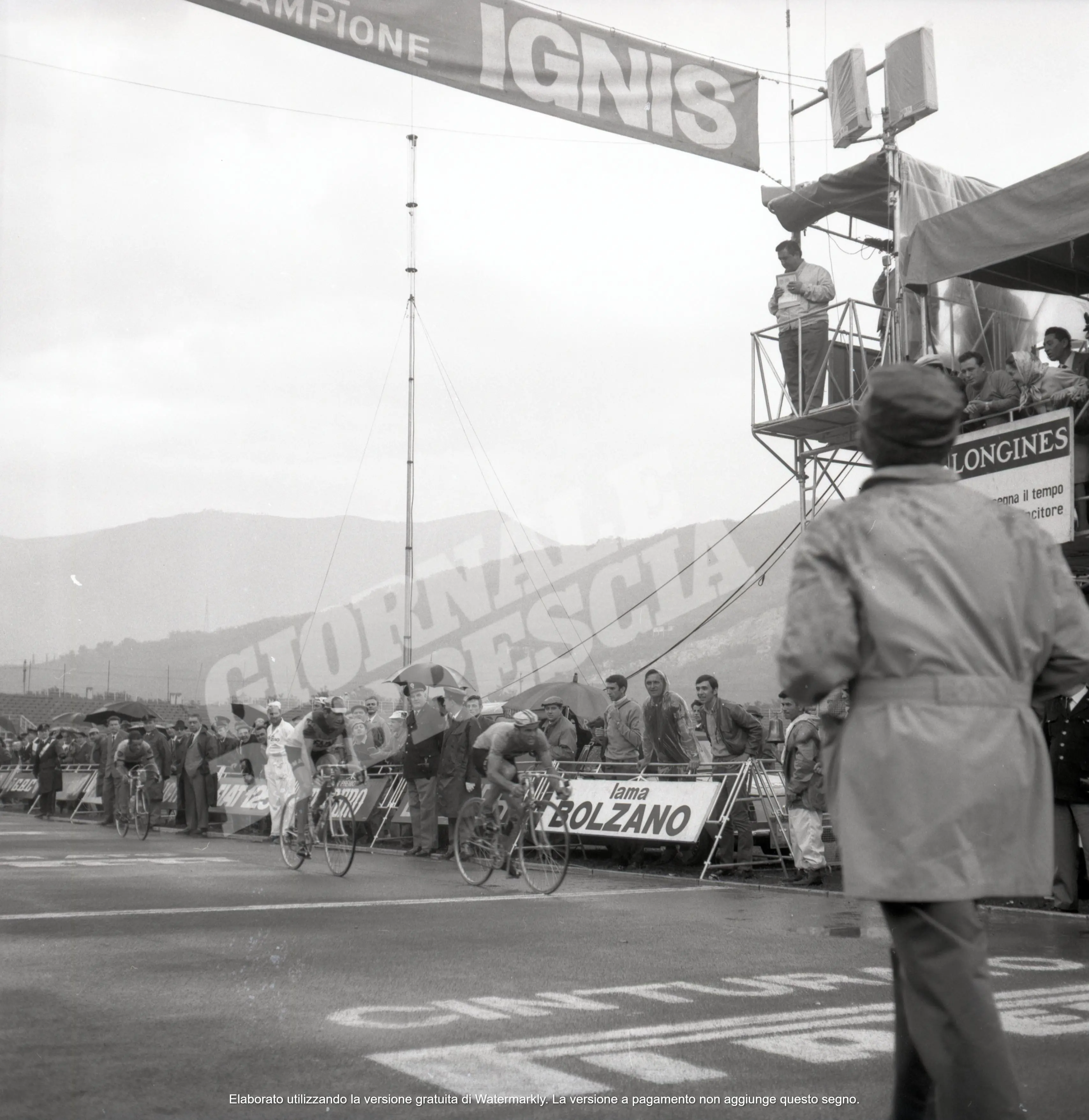 L'arrivo in maglia rosa di Dancelli al Rigamonti durante il giro d'Italia 1968