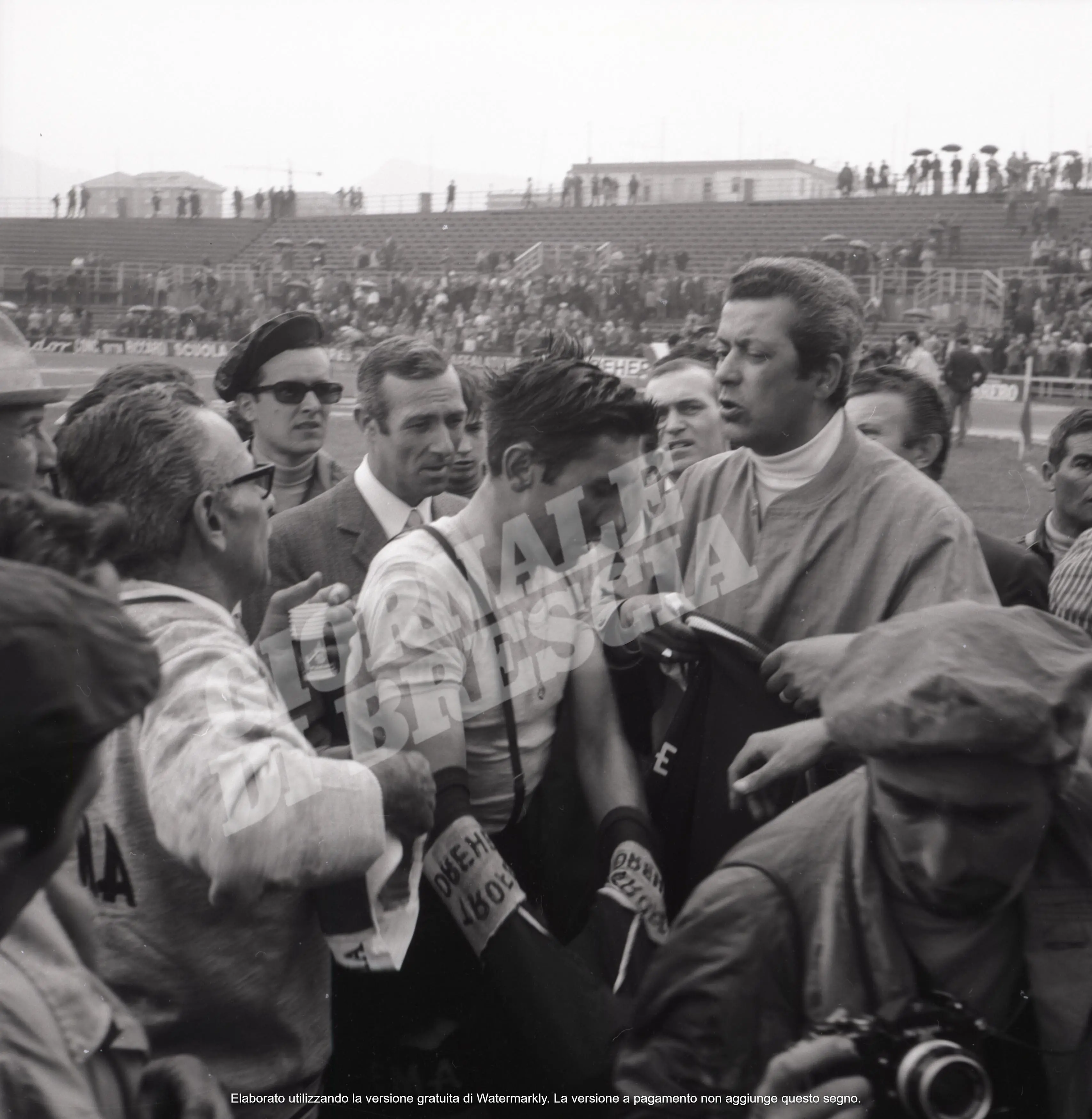 L'arrivo in maglia rosa di Dancelli al Rigamonti durante il giro d'Italia 1968