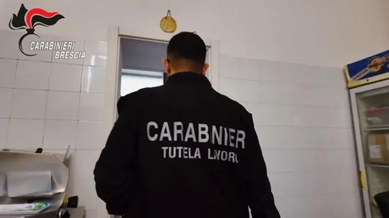 Un carabiniere del Nucleo Ispettorato del lavoro