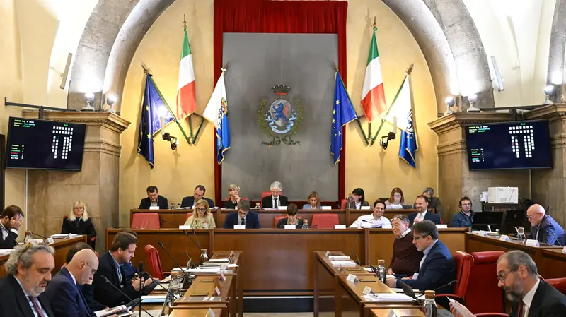 I consiglieri comunali durante una seduta a Palazzo Loggia -  © www.giornaledibrescia.it