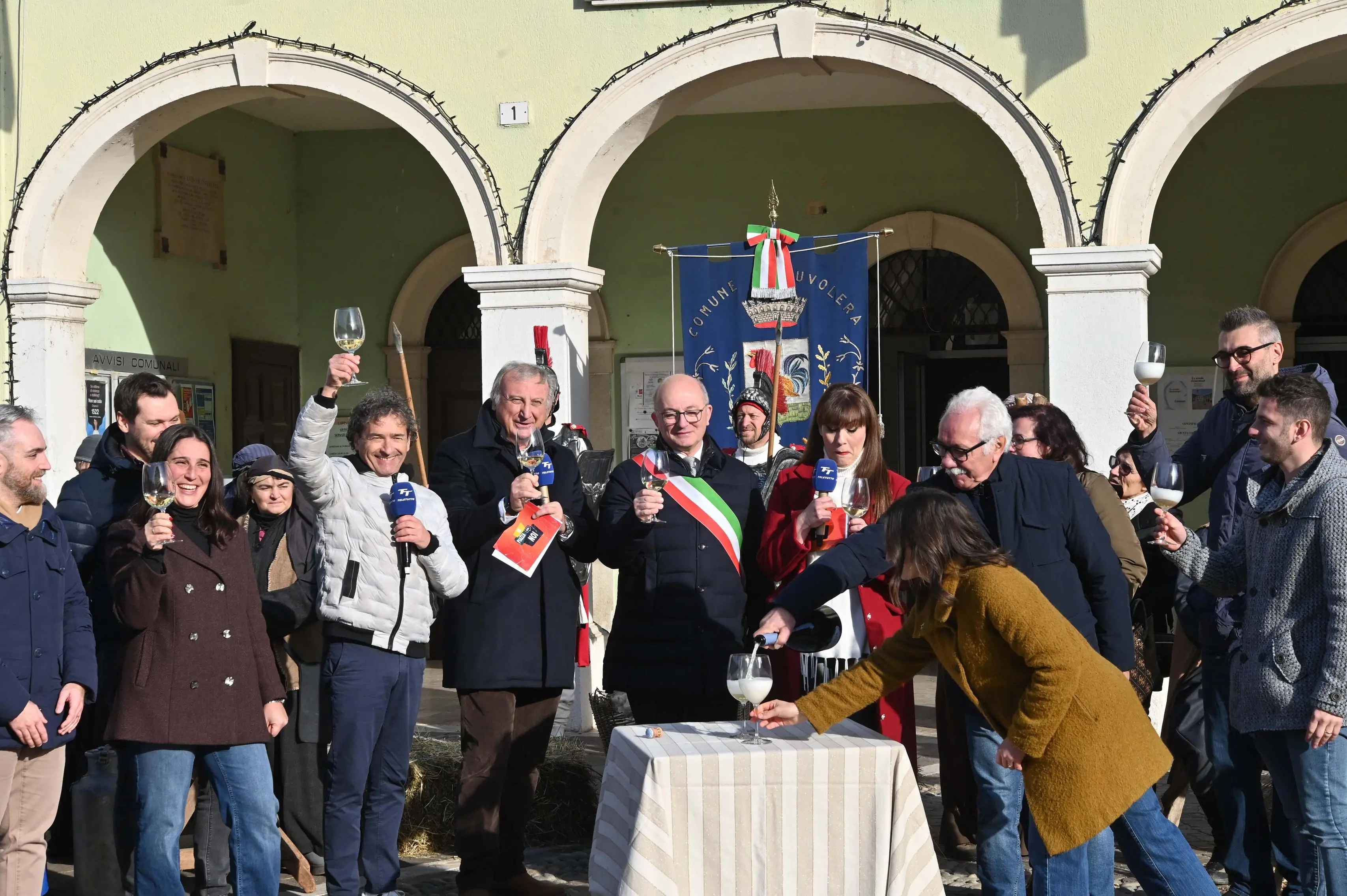 NUVOLERA IN PIAZZA CON NOI REDAZIONE PROVINCIA 21-12-2025 GABRIELE STRADA NEW EDEN GROUP