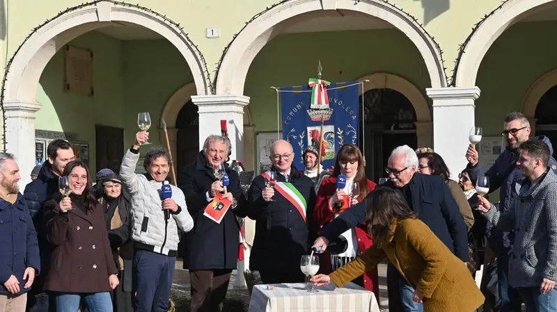 NUVOLERA IN PIAZZA CON NOI  REDAZIONE PROVINCIA 21-12-2025  GABRIELE STRADA NEW EDEN GROUP 