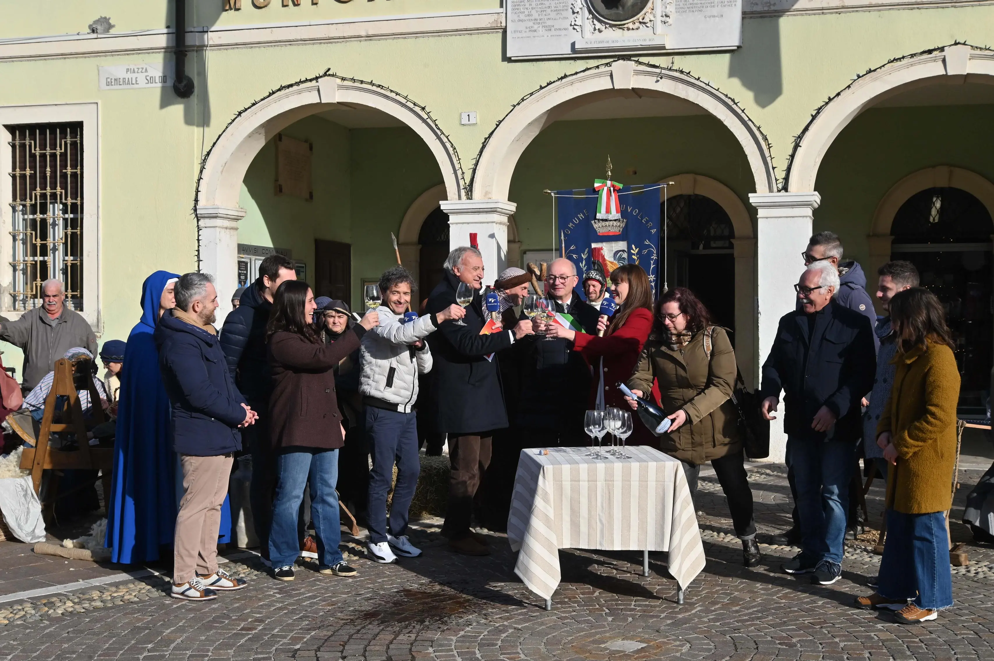 NUVOLERA IN PIAZZA CON NOI REDAZIONE PROVINCIA 21-12-2025 GABRIELE STRADA NEW EDEN GROUP