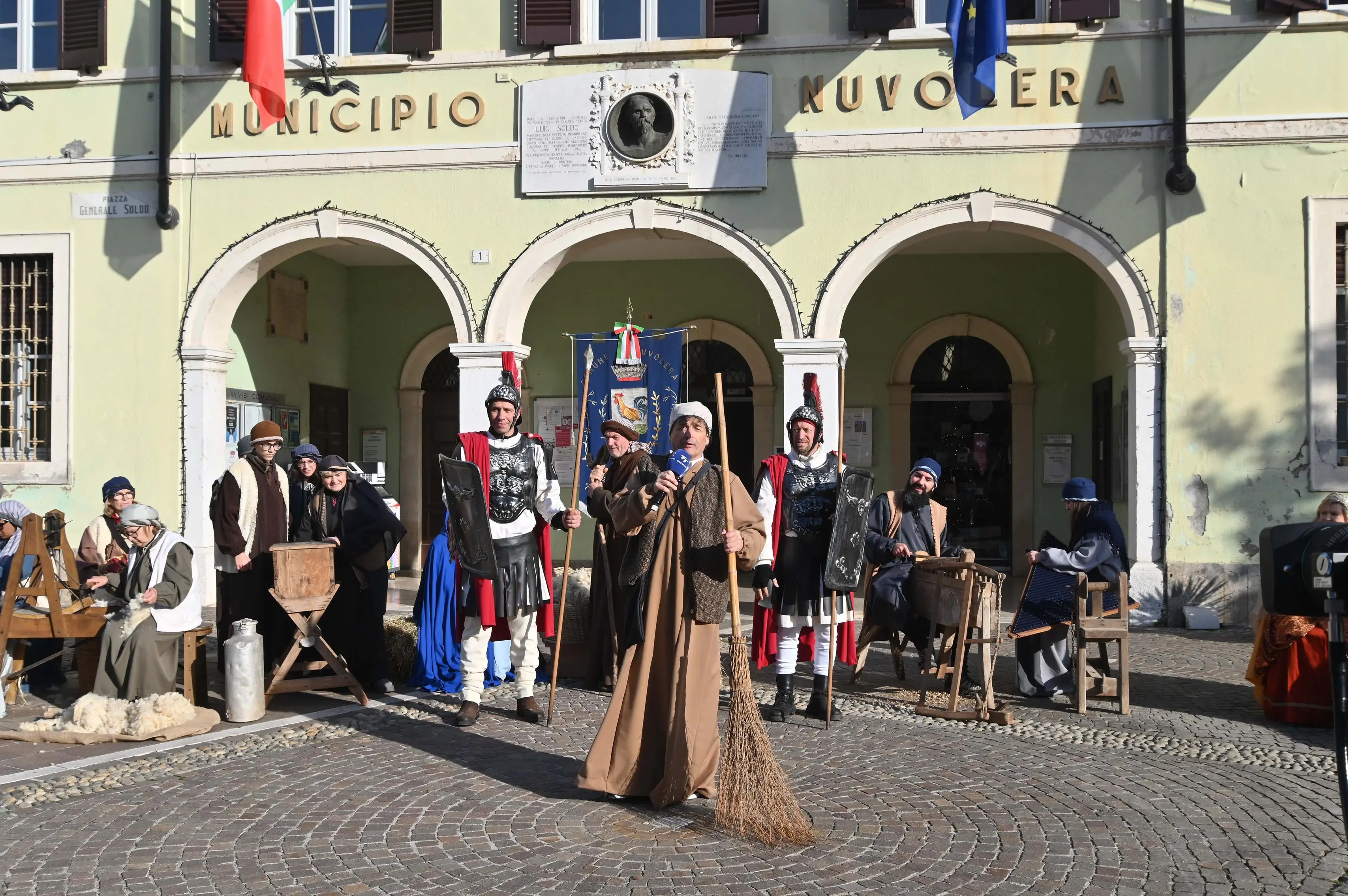 NUVOLERA IN PIAZZA CON NOI REDAZIONE PROVINCIA 21-12-2025 GABRIELE STRADA NEW EDEN GROUP