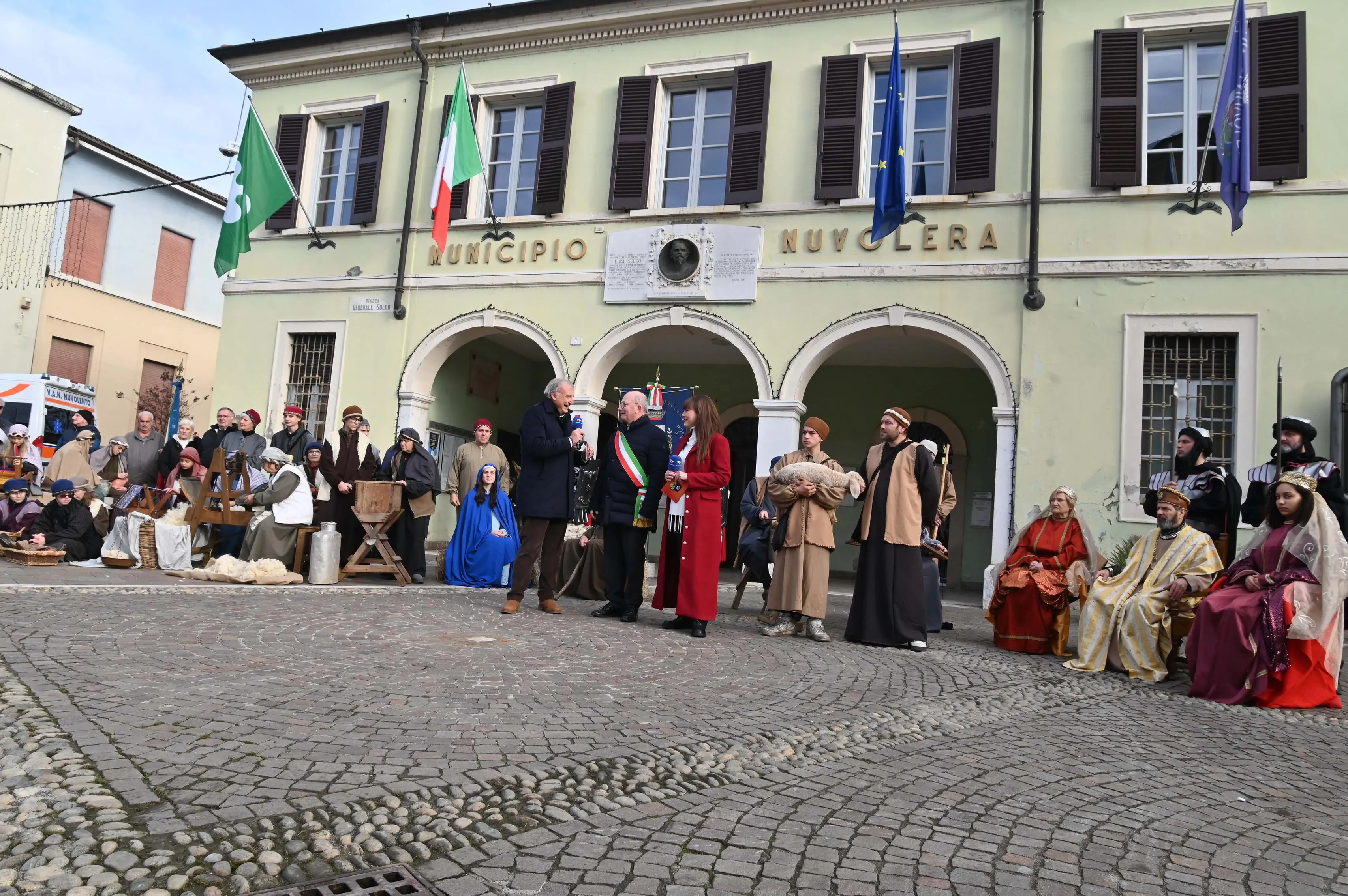 NUVOLERA IN PIAZZA CON NOI REDAZIONE PROVINCIA 21-12-2025 GABRIELE STRADA NEW EDEN GROUP