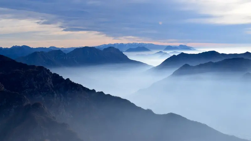 Nubi e cielo coperto - Foto zoom di dotgraphic