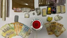 La droga e i contanti sequestrati