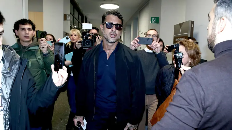 Fabrizio Corona al Palazzo di Giustizia di Milano - Foto Ansa © www.giornaledibrescia.it