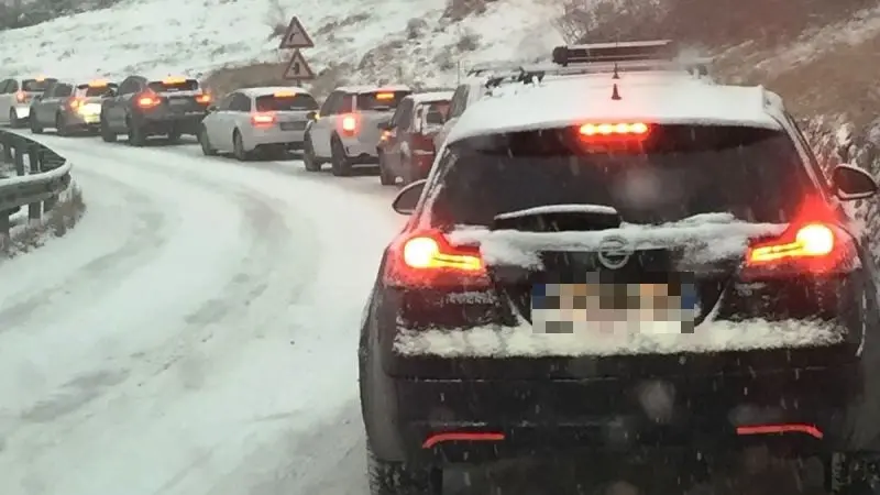 Code sulla Ss 42 (foto d'archivio)