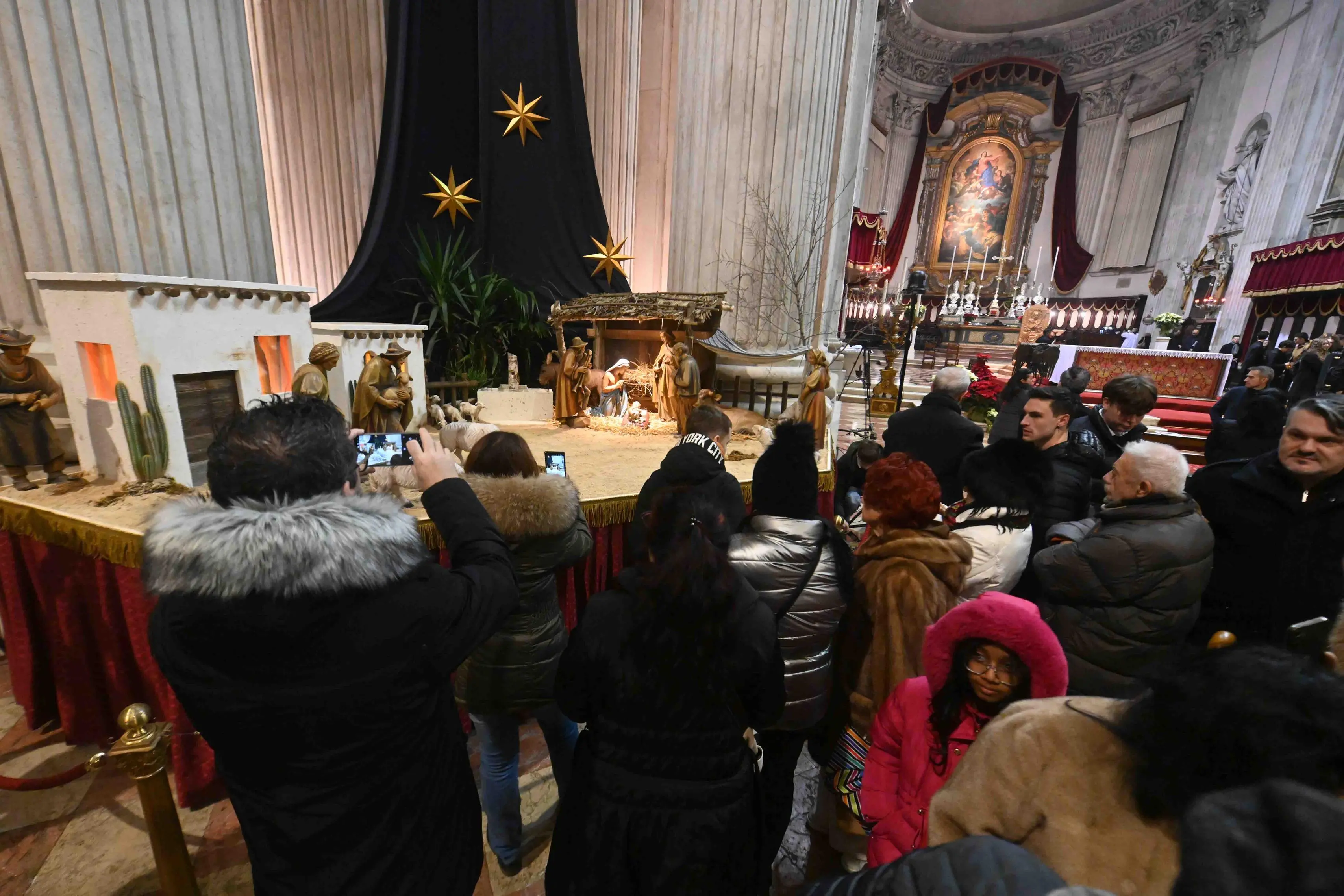 CRONACA BRESCIA DUOMO SANTA MESSA NELLA NOTTE PRESIEDE IL VESCOVO TREMOLADA PER REDAZIONE CRONACA WEB 24-12-2025 MARCO ORTOGNI NEW EDEN GROUP